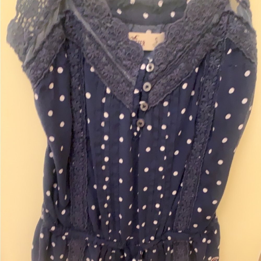 Polkadot dark blue fitted camisole with lace detail